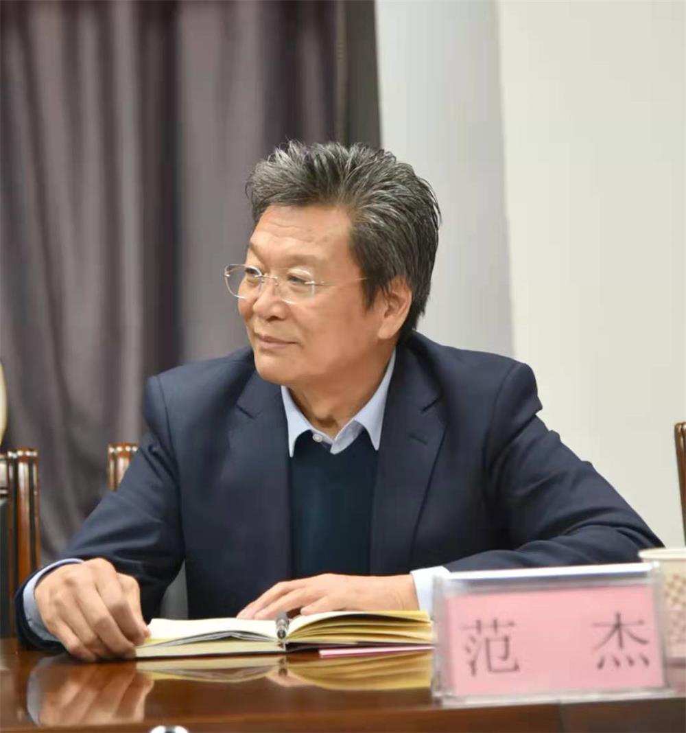 淄博美协主席范杰.jpg