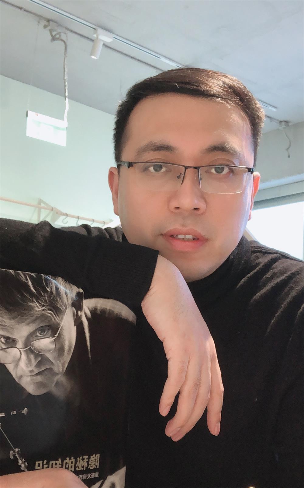 李刚个人照片.jpg